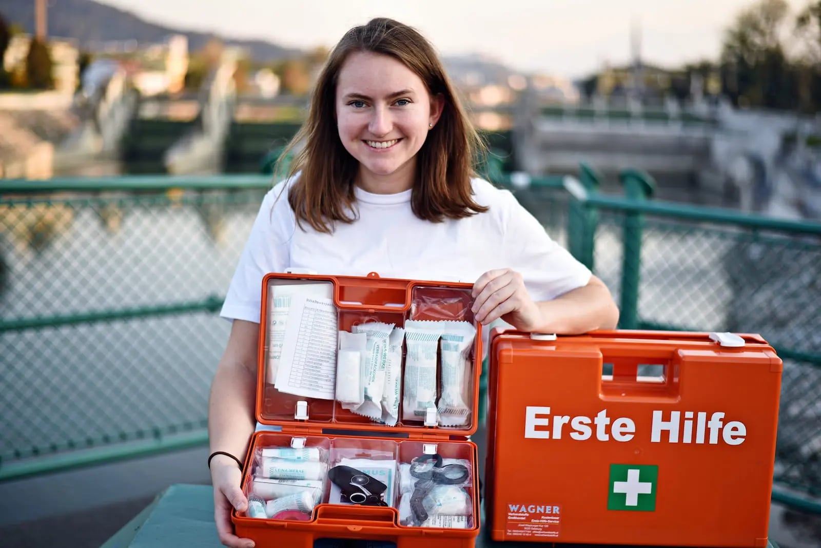 Erste Hilfe Koffer, Verbandsmaterial und Schutzausrüstung