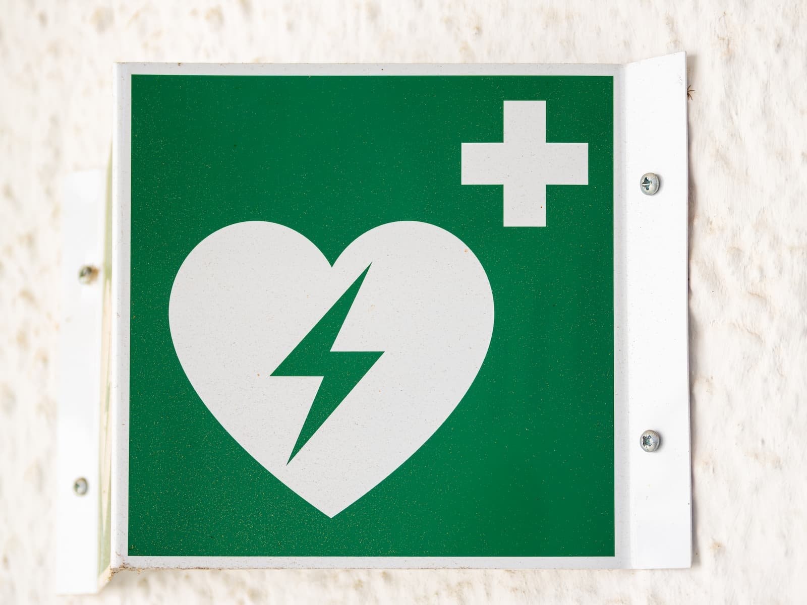 Defibrillator-Pflicht in Österreich - Ratgeber Headerbild Defibrillator-Pflicht in Österreich